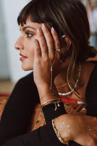 Théa Hand Jewel Chain